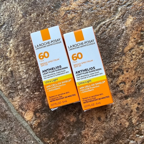 LA ROCHE-POSAY Other - LA ROCHE-POSAY ANTHELIOS ULTRA LIGHT FLUID FACIAL SUNSCREEN SPF 60 (2 mini)